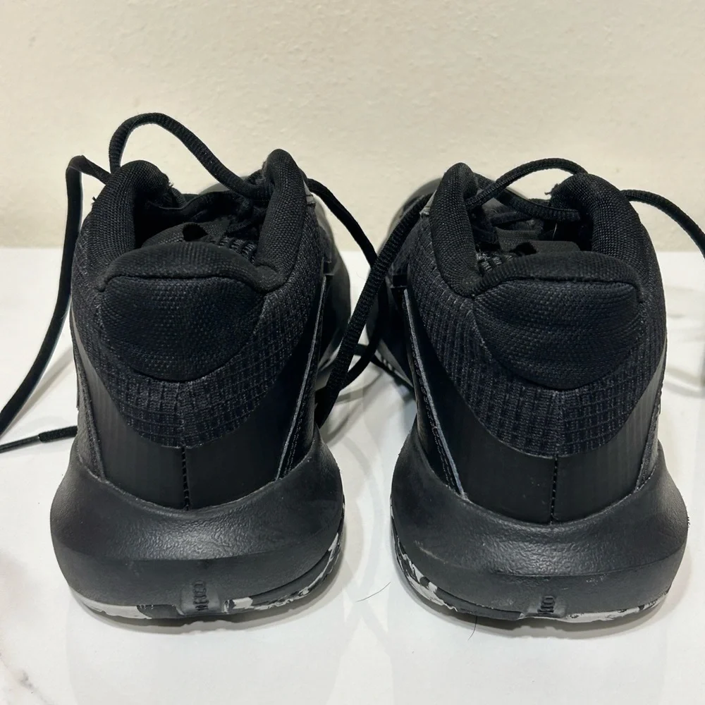 Under‎ Armour Lockdown 7 Black Basketball Shoes Men’s Size 9.5 Women’s Size 11